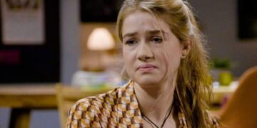 De Belgische actrice Charlotte Sieben heeft openhartig verteld over een ingrijpend moment dat haar zowel fysiek als emotioneel heeft getroffen. De voormalige Familie-ster kwam zwaar ten val tijdens het schaatsen, met als gevolg een gescheurde spier.