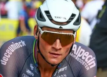 Wielerkampioen Mathieu van der Poel heeft openhartig verteld over een moeilijke periode in zijn leven die nog steeds zwaar op hem drukt.