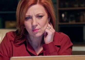 De Belgische actrice Sandrine André, vooral bekend van haar rol als Véronique Van den Bossche in de populaire soap Familie, heeft openhartig verteld over een bijzonder moeilijke periode in haar leven die haar ooit in paniek bracht.