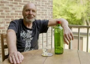 Familie-acteur Jef De Smedt heeft een aangrijpend verhaal gedeeld over een vakantie die bijna zijn leven heeft gekost. Wat begon als een rustige familietrip naar de Zwitserse Alpen, eindigde in een levensgevaarlijk avontuur dat hij naar eigen zeggen nooit zal vergeten.