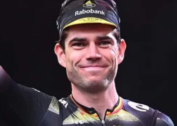 Breaking News: Team Visma | Lease a Bike krijgt opnieuw een tegenslag te verwerken, want een van hun toprenners, Wout van Aert, staat nu op het punt de ploeg te verlaten in een grote transferdeal ter waarde van meerdere miljoenen.