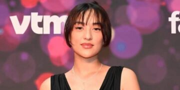 Het 35ste seizoen van Familie ging maandagavond van start en hield de kijkers meteen op het puntje van hun stoel. De aflevering combineerde emotie en spanning, waarbij de tragische dood van Yoko diende als een schokkend hoogtepunt.