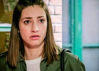 De Belgische actrice Jasmijn Van Hoof, vooral bekend van haar rol in de populaire soap Familie, haalt de krantenkoppen nadat ze een zeer persoonlijke keuze over haar toekomst heeft gedeeld. Terwijl ze in de reeks een zwangere vrouw moest vertolken, kreeg Van Hoof de vraag of ze zelf ook een kinderwens heeft. Haar eerlijke antwoord verraste heel wat fans.