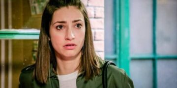 De Belgische actrice Jasmijn Van Hoof, vooral bekend van haar rol in de populaire soap Familie, haalt de krantenkoppen nadat ze een zeer persoonlijke keuze over haar toekomst heeft gedeeld. Terwijl ze in de reeks een zwangere vrouw moest vertolken, kreeg Van Hoof de vraag of ze zelf ook een kinderwens heeft. Haar eerlijke antwoord verraste heel wat fans.