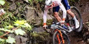 Mathieu van der Poel’s langverwachte terugkeer naar het mountainbiken staat op losse schroeven, slechts enkele weken voor het Wereldkampioenschap in Zwitserland.volledige details hier👇