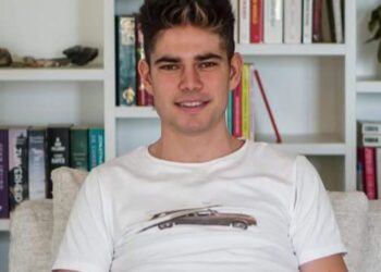 Heeft Wout van Aert een geheim plan in gedachten? Het lijkt er wel op—al zal niet iedereen blij zijn met wat de Belgische wielrenner van plan is👇.