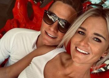 In een oprechte en emotionele boodschap heeft Mathieu van der Poel aangekondigd dat hij gaat trouwen met zijn langdurige vriendin, Roxanne Bertels.