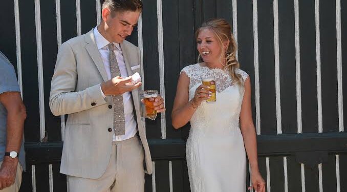 De Belgische wielersensatie Wout van Aert heeft de ontroerende reden onthuld achter zijn beslissing om met zijn langdurige partner, Sarah De Bie, te trouwen, ondanks de vele kansen die op zijn pad kwamen tijdens zijn opkomst naar roem.