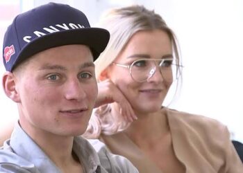 Gefeliciteerd voor wielerster Mathieu van der Poel en zijn vriendin Roxanne Bertels. Het koppel maakte bekend dat Roxanne vier weken zwanger is, een prachtig nieuw hoofdstuk in hun relatie.