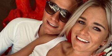 Wielerster Mathieu van der Poel heeft harten veroverd met een ontroerend openbaar eerbetoon aan zijn langdurige partner, Roxanne Bertels. Het gebaar, vol warmte en oprechtheid, vierde de blijvende liefde en wederzijdse steun van het koppel tijdens de hoogte- en dieptepunten van zijn carrière.