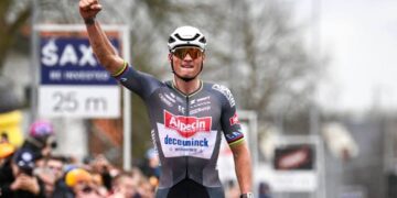 Mathieu van der Poel heeft de wielerwereld verrast met een opmerkelijke aankondiging. De Nederlandse alleskunner, die zijn stempel heeft gedrukt op wegwielrennen, veldrijden en mountainbiken, onthulde dat er “groot nieuws” aankomt.