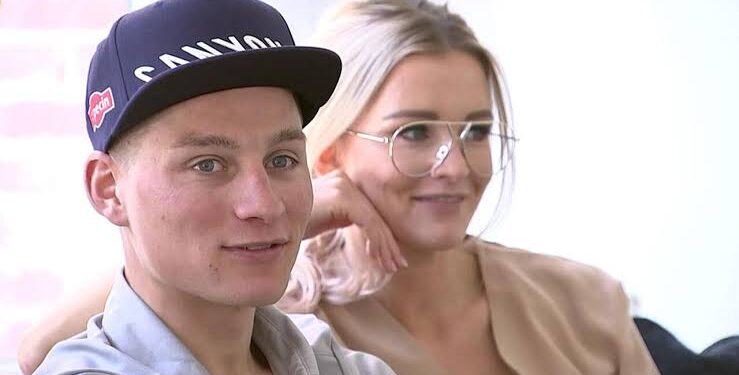 Mathieu van der Poel wordt vandaag verrast door zijn vriendin, die hem een bijzonder cadeau en een ontroerende boodschap gaf terwijl hij zijn verjaardag viert.