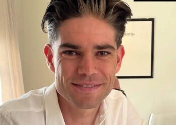 De Belgische wielerster Wout van Aert heeft opnieuw een overwinning behaald — dit keer in de zakenwereld — met een winstgevende onderneming die zijn reputatie als meer dan alleen een atleet verstevigt.