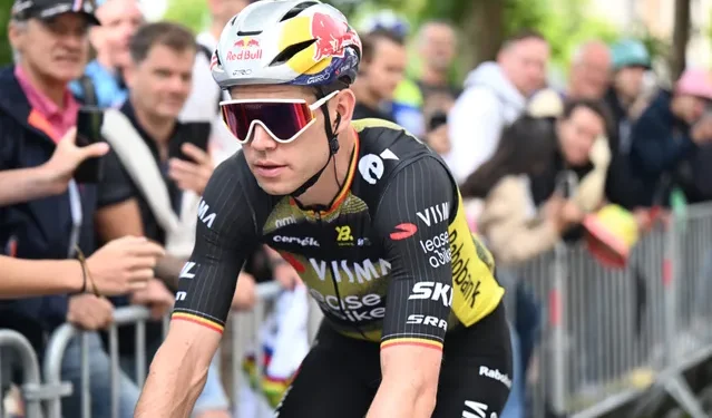 Wout van Aert heeft aangekondigd dat hij dit najaar niet zal deelnemen aan het Europees Kampioenschap of het Wereldkampioenschap wielrennen 2025. De kopman van Team Visma | Lease a Bike kiest voor een lichter wedstrijdprogramma na een intens seizoen waarin hij op meerdere fronten actief was.