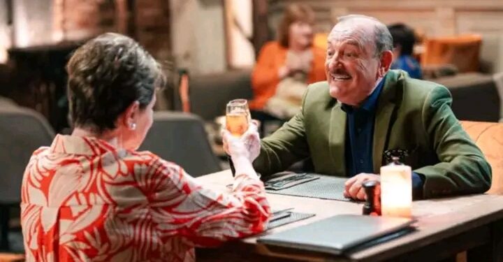 Hugo Sigal in tranen om gezondheid Janine Bisschops – “Weet niet of het ooit nog goed komt” 👇