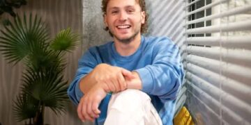 Familie-acteur Maarten Cop openhartig: zo ziet zijn toekomst met zijn vriendin eruit  – “Kinderen? Voorlopig houden we het bij onze twee konijnen”