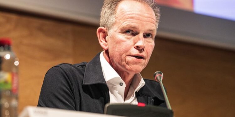 “Ik heb nog nooit zoveel haat ervaren”: Visma-baas stelt dat er “geen nobel doel” achter de Vuelta-protesten zat, terwijl Wout van Aert stilletjes anti-Israëlpost verwijdert