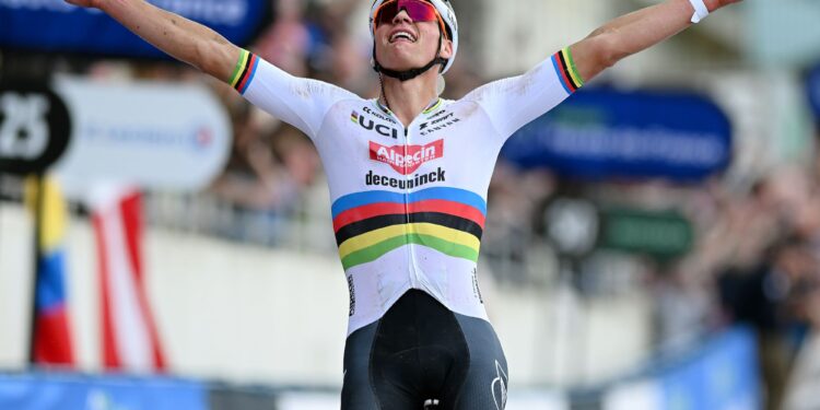 Goed nieuws: Mathieu van der Poel verlengt zijn contract bij Alpecin-Deceuninck en tekent een grote overeenkomst met Canyon. 🚴♂️✨