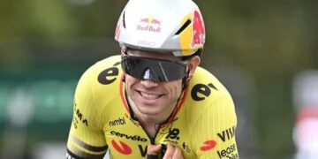 Patrick Lefevere, voormalig ploegbaas van Soudal Quick-Step, heeft toegelicht waarom hij nooit geprobeerd heeft de Belgische wielerster Wout van Aert aan te trekken. In een gesprek met Derailleur blikte Lefevere terug op zijn vroegere transferbeslissingen, waarbij zowel Van Aert als Tim Merlier ter sprake kwamen.