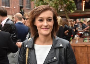 Voormalige Thuis-actrice Tina Maerevoet kondigt aan dat ze vier weken zwanger is: “proficiat”