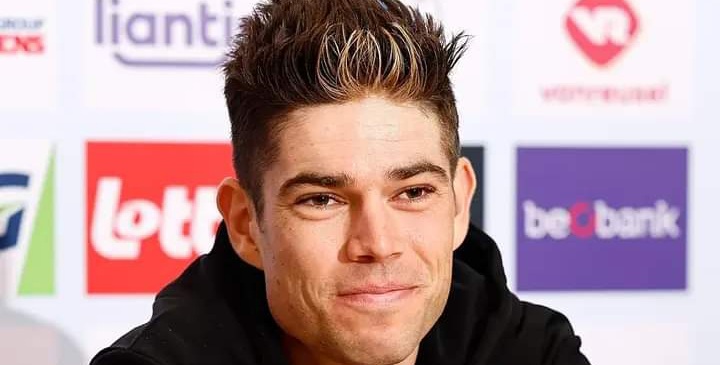 Wout van Aert heeft zijn plannen voor de komende periode uit de doeken gedaan, terwijl de Belgische ster zich opmaakt voor de laatste koersen van zijn wegseizoen 2025. Na een vlucht die bijna in een nachtmerrie veranderde, is Van Aert veilig in Canada aangekomen. Daar rijdt hij dit weekend de Grote Prijzen van Quebec en Montreal, voordat hij zijn seizoen afsluit met de Super 8 Classic.