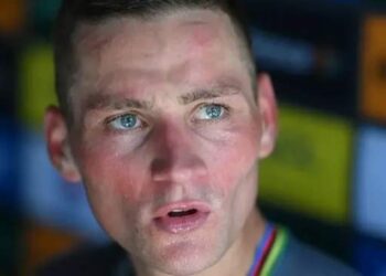 In een verrassende maar begrijpelijke zet heeft Mathieu van der Poel het onmiddellijke einde van zijn weg- en gravelseizoen 2025 aangekondigd.