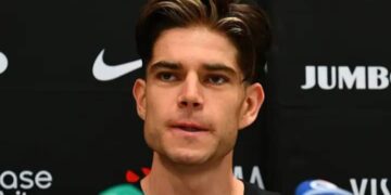 Belgisch wielericoon Wout van Aert heeft teruggeblikt op het einde van zijn seizoen 2025, een jaar dat zowel moeilijke momenten als sportieve hoogtepunten kende. Toch viel vooral het pijnlijke afscheid binnen zijn ploeg Visma-Lease a Bike zwaar. De 30-jarige renner uit de Kempen reageerde openhartig op het vertrek van zijn goede vriend en ploegmaat Tiesj Benoot, die volgend jaar de overstap maakt naar Decathlon CMA CGM.