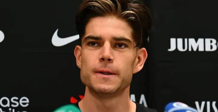 Belgisch wielericoon Wout van Aert heeft teruggeblikt op het einde van zijn seizoen 2025, een jaar dat zowel moeilijke momenten als sportieve hoogtepunten kende. Toch viel vooral het pijnlijke afscheid binnen zijn ploeg Visma-Lease a Bike zwaar. De 30-jarige renner uit de Kempen reageerde openhartig op het vertrek van zijn goede vriend en ploegmaat Tiesj Benoot, die volgend jaar de overstap maakt naar Decathlon CMA CGM.