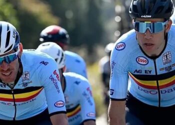 Toch een extra koers: Van Aert zwaait geliefde collega uit
