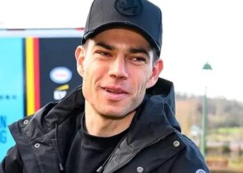 De Belgische wielerster Wout van Aert heeft fans verrast met de bevestiging dat hij zal deelnemen aan het tv-quizprogramma De Slimste Mens ter Wereld, terwijl zijn wielerseizoen eindigt na de afscheidswedstrijd van Tim Declercq👇.