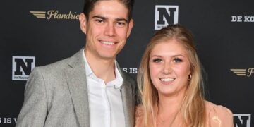 Sarah De Bie heeft fans over de hele wereld geraakt met een ontroerende en hartverwarmende boodschap aan haar man, Wout Van Aert, die vandaag zijn 31ste verjaardag viert.