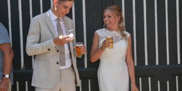 Wout van Aert viert huwelijksverjaardag met ontroerende boodschap en speciaal cadeau voor echtgenote Sarah De Bie