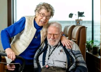 Annie Geeraerts (99) breekt het stilzwijgen na het overlijden van haar geliefde Paul: “Hij was mijn rust, mijn lach en mijn laatste grote liefde”👇