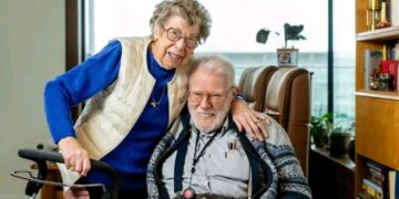 Annie Geeraerts (99) breekt het stilzwijgen na het overlijden van haar geliefde Paul: “Hij was mijn rust, mijn lach en mijn laatste grote liefde”👇