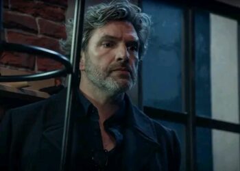 Flashbacks en geheimen: Benny’s duistere verleden komt eindelijk aan het licht in Familie! – “Zijn vertrek begint langzaam duidelijk te worden.”