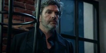 Flashbacks en geheimen: Benny’s duistere verleden komt eindelijk aan het licht in Familie! – “Zijn vertrek begint langzaam duidelijk te worden.”