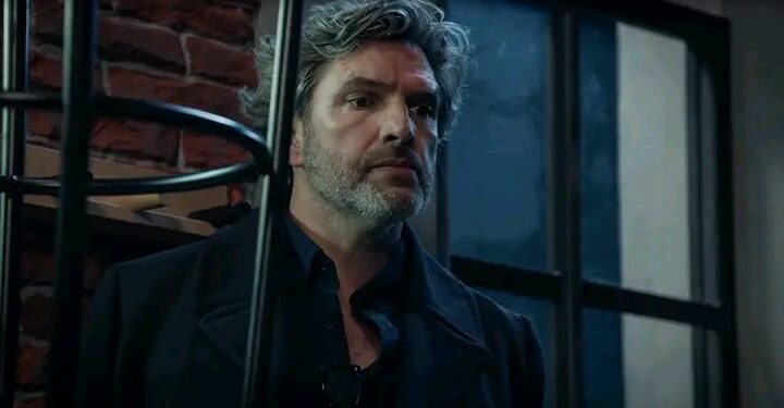 Flashbacks en geheimen: Benny’s duistere verleden komt eindelijk aan het licht in Familie! – “Zijn vertrek begint langzaam duidelijk te worden.”