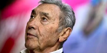 Verdrietig nieuws: Wielerlegende Eddy Merckx (80) heeft zorgwekkend nieuws over zijn gezondheid gedeeld. Hij gaf toe dat hij aanhoudende pijn heeft, wat fans diep bezorgd heeft gemaakt.