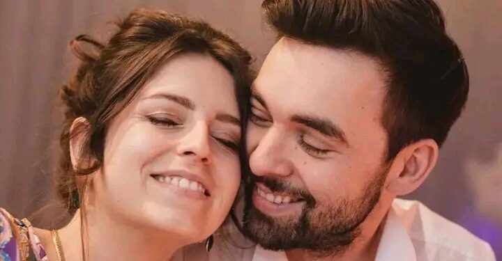 Mathias Vergels en Lynn Van den Broeck kondigen hun zwangerschap aan!π