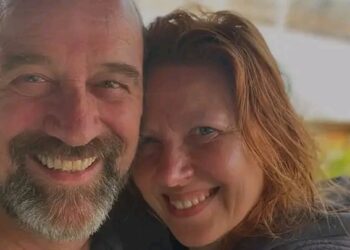 ‘Familie’-actrice Sandrine André deelt verschrikkelijk nieuws.Enkele minuten geleden – Haar man heeft het droevige bericht bevestigd.👇