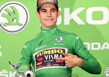 De Belgische wielerster Wout van Aert toonde zijn zachte kant en sprak vol liefde over zijn zoontje. Bekend om zijn sterke strijdlust, vertelde Van Aert hoe het vaderschap hem vreugde brengt en hoe zijn zoon zijn leven telkens weer oplicht.