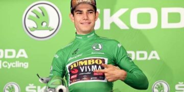 De Belgische wielerster Wout van Aert toonde zijn zachte kant en sprak vol liefde over zijn zoontje. Bekend om zijn sterke strijdlust, vertelde Van Aert hoe het vaderschap hem vreugde brengt en hoe zijn zoon zijn leven telkens weer oplicht.