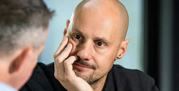 Voormalig wereldkampioen Tom Boonen heeft de toenemende negativiteit en online haat tegenover toprenners Mathieu van der Poel en Tadej Pogačar veroordeeld en noemde het “een trieste weerspiegeling van deze tijd.”