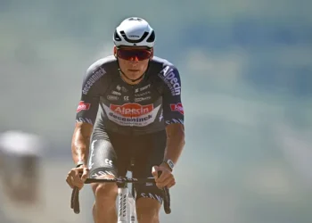 “De fiets blijft voorlopig in de garage staan” – Mathieu van der Poel kiest voor een rustige terugkeer naar de training