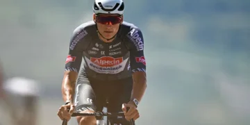 “De fiets blijft voorlopig in de garage staan” – Mathieu van der Poel kiest voor een rustige terugkeer naar de training