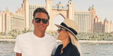 Roxanne Bertels kondigt haar zwangerschap aan met haar vriend Mathieu van der Poel: “Ik ben mama geworden.”