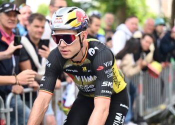 Breaking News: Team Visma | Lease a Bike krijgt opnieuw een tegenslag te verwerken, want één van hun toprenners, Wout van Aert, staat op het punt de ploeg te verlaten in een grote miljoenen­transfer.
