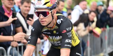 Breaking News: Team Visma | Lease a Bike krijgt opnieuw een tegenslag te verwerken, want één van hun toprenners, Wout van Aert, staat op het punt de ploeg te verlaten in een grote miljoenentransfer.