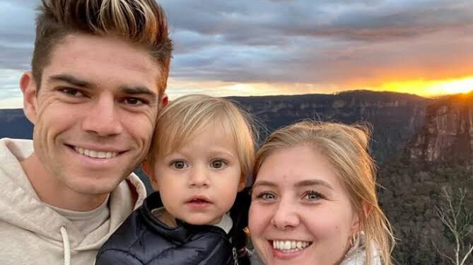 Wout van Aert verrast echtgenote Sarah De Bie met liefdevolle boodschap en speciaal verjaardagscadeau