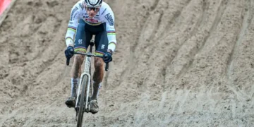 “Hij heeft een goede rustperiode gehad” – Mathieu van der Poel’s veldritrentree wordt binnenkort bevestigd, zegt Christoph Roodhooft